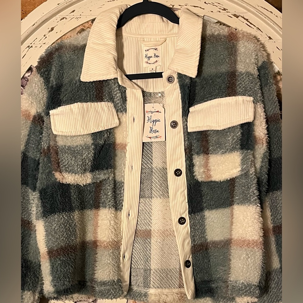 Hippie Rose sherpa jacket, brand new, size small.